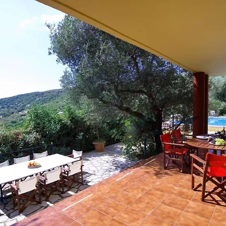Aliona Villa